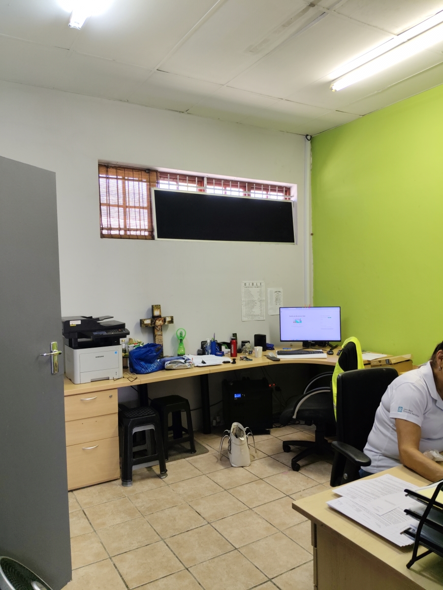 Commercial Property for Sale in Vredekloof Western Cape